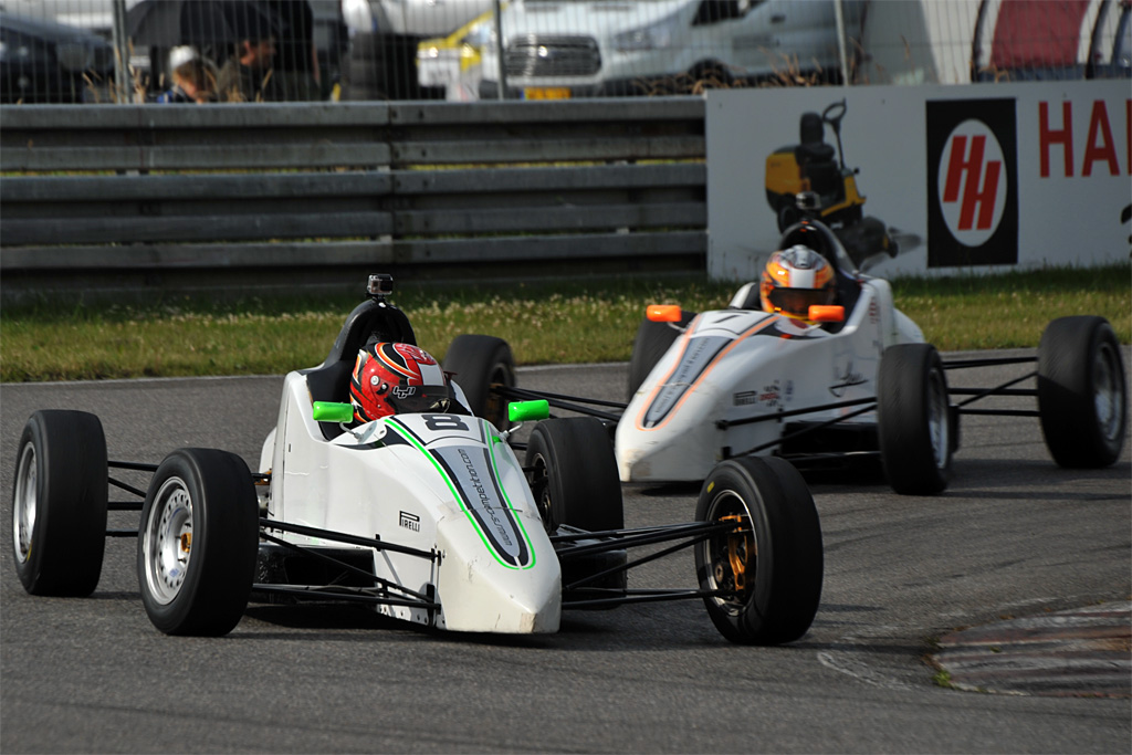 Mathias Kristensen og Jan Jønck tog hver en sejr i Formel Ford-løbene på Padborg Park